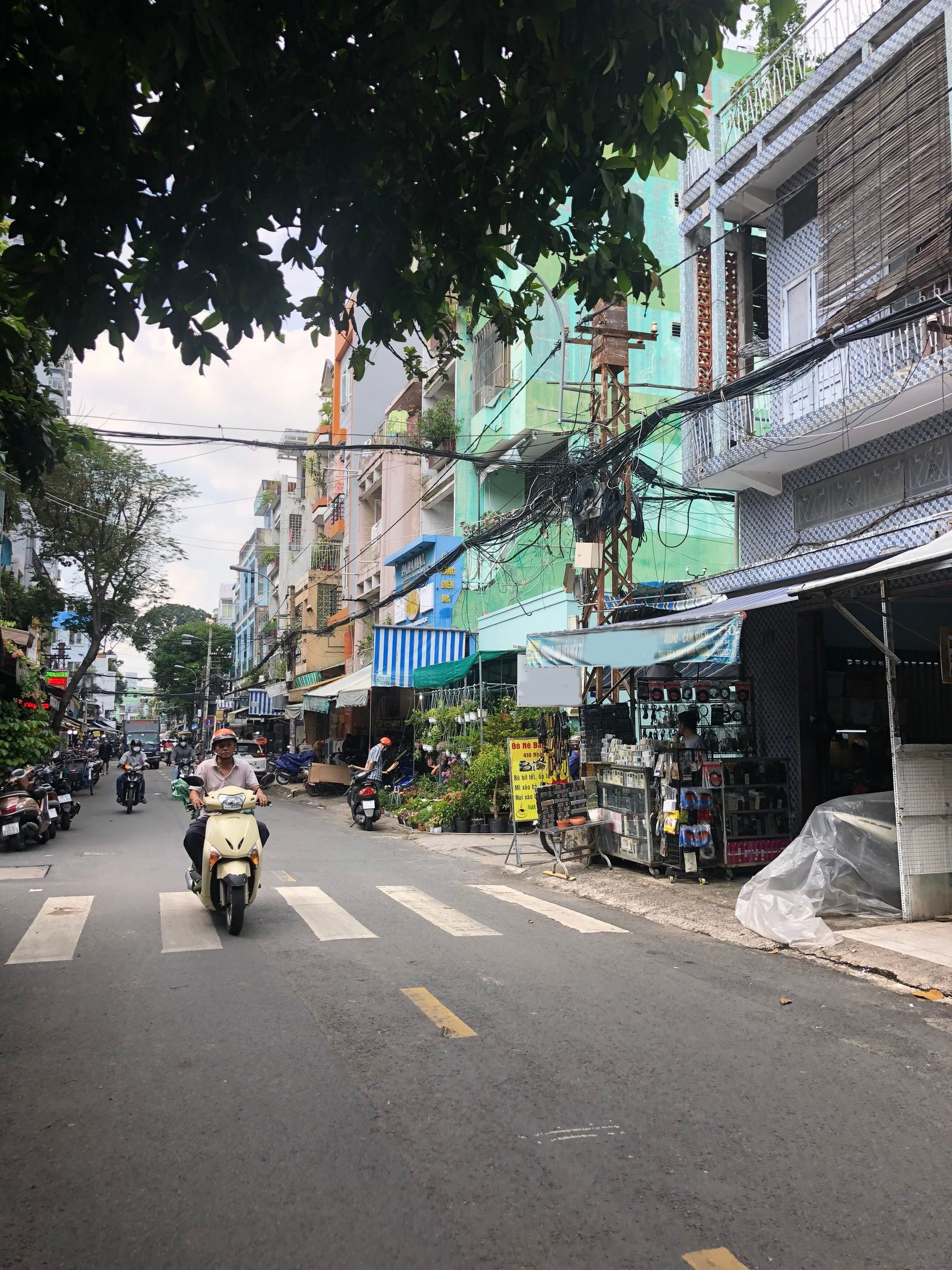 Cho thuê nhà nguyên căn MT đường Nhật Tảo. P6 Quận 10 